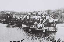 大池遊園の橋梁建設当時の記念写真